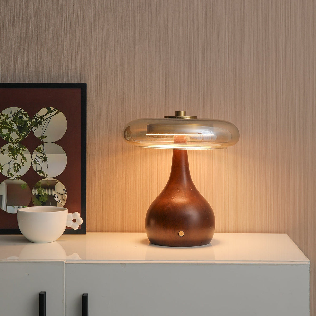 Airdes tafellamp van walnoothout in vintage stijl