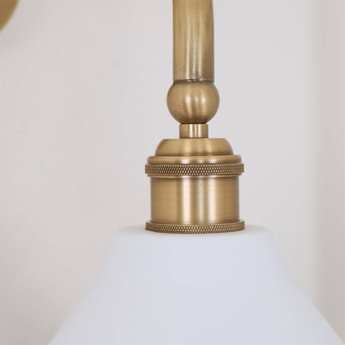 Zaya Minimalistische wandlamp van metaal