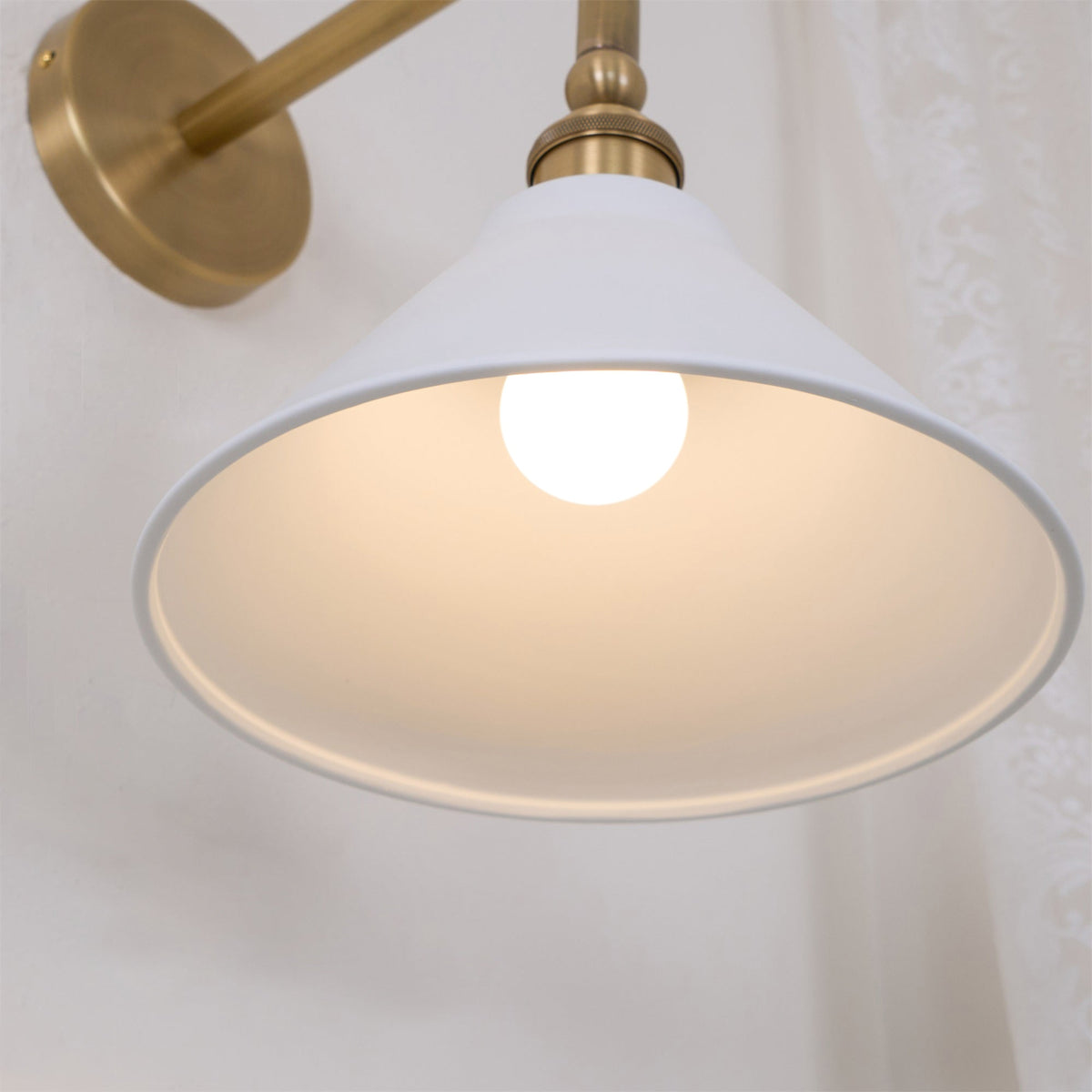 Zaya Minimalistische wandlamp van metaal