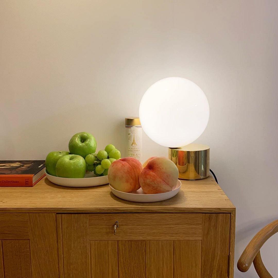 Eiraella tafellamp van glas in goudkleurige afwerking