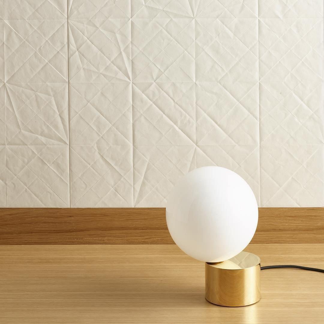 Eiraella tafellamp van glas in goudkleurige afwerking