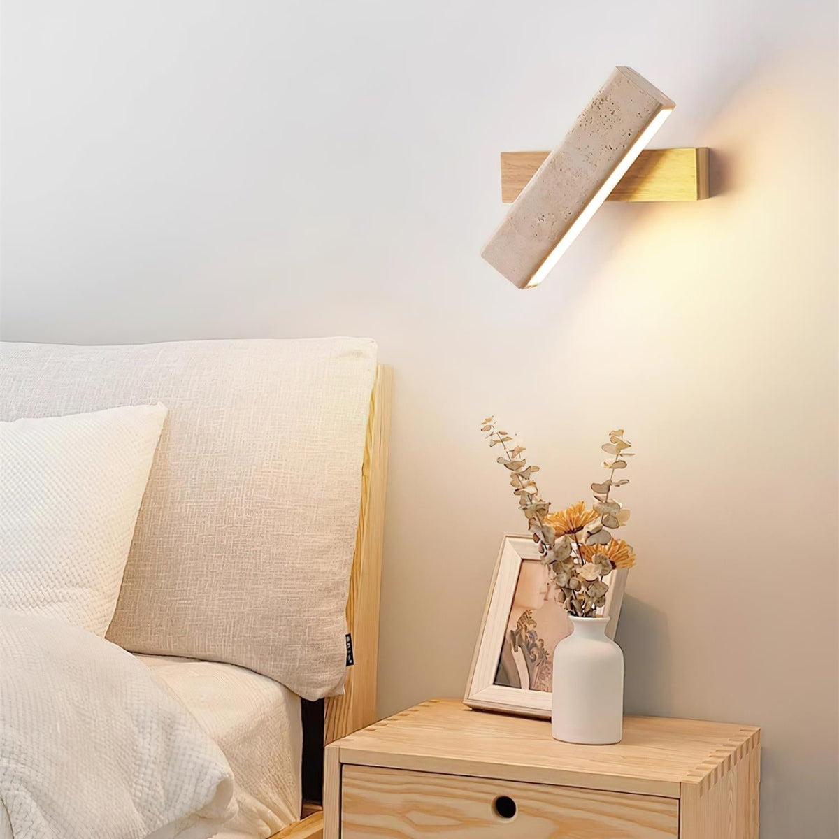 Novra travertin draaibare wandlamp