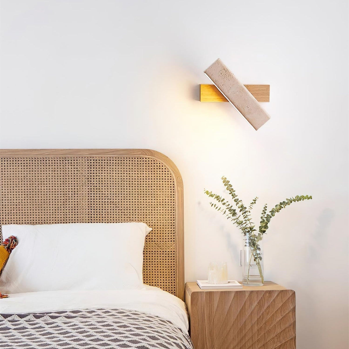 Novra travertin draaibare wandlamp