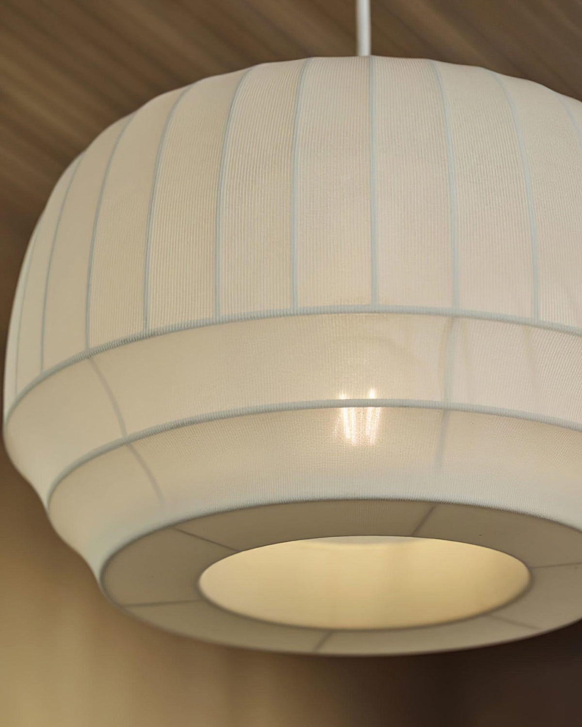 Taro hanglamp zijde kap witte stof verticale lijnen zachte moderne minimalistisch