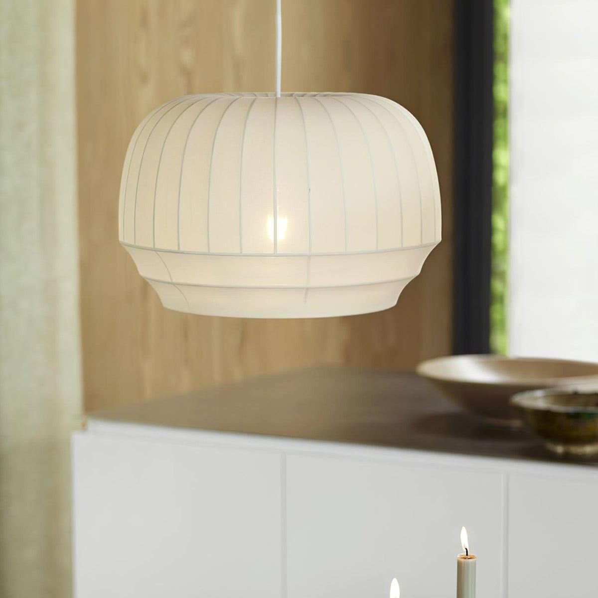 Taro hanglamp zijde kap witte stof verticale lijnen zachte moderne minimalistisch