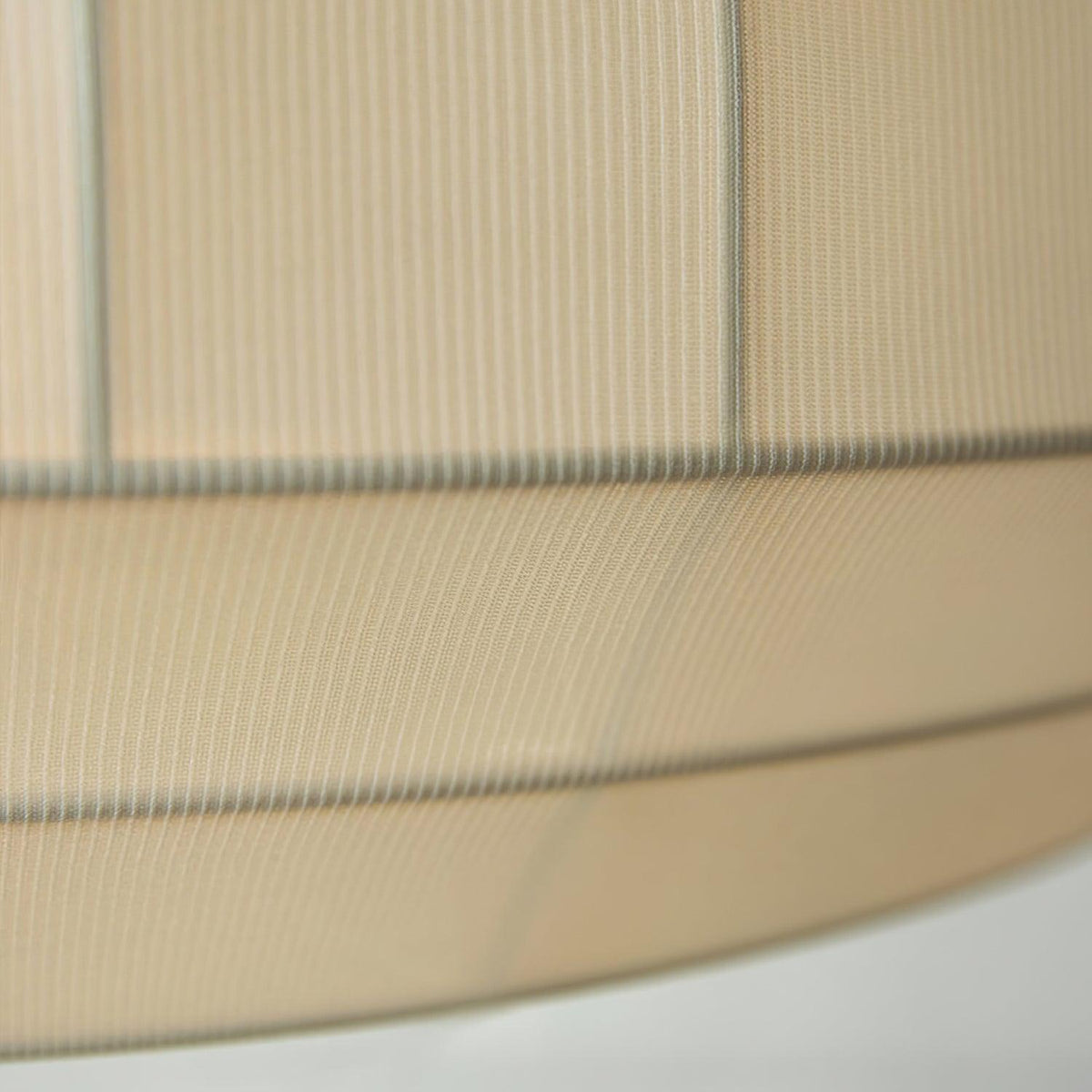 Taro hanglamp zijde kap witte stof verticale lijnen zachte moderne minimalistisch