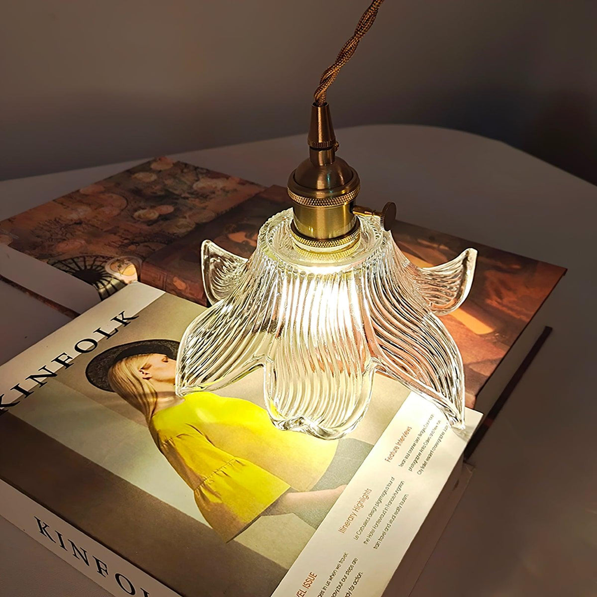 Aell hanglamp van messing en glas met glamoureus-ontwerp