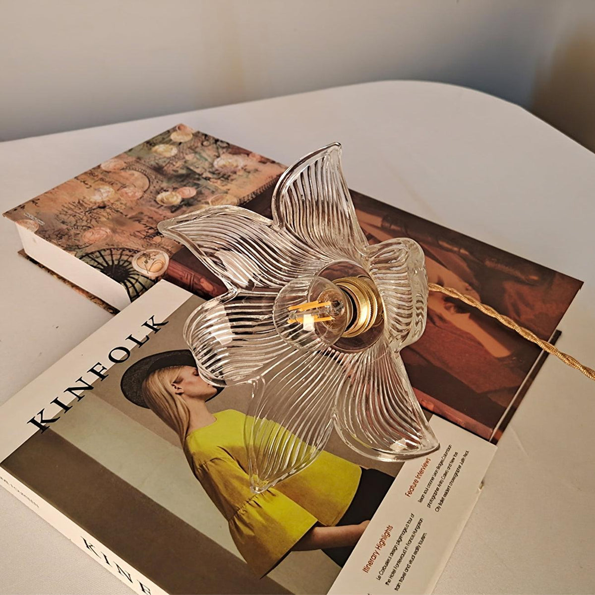Aell hanglamp van messing en glas met glamoureus-ontwerp