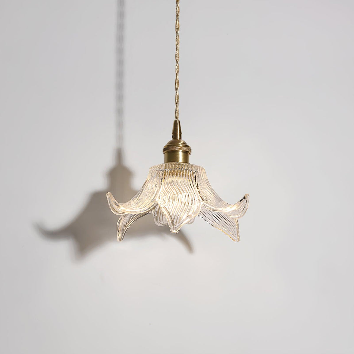 Aell hanglamp van messing en glas met glamoureus-ontwerp