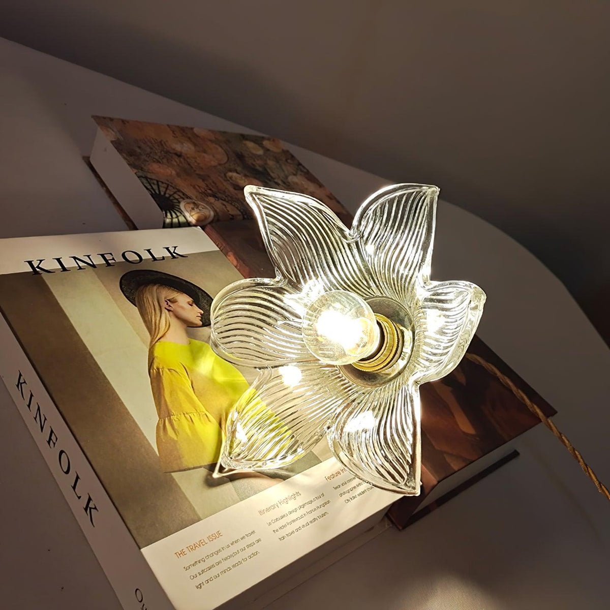 Aell hanglamp van messing en glas met glamoureus-ontwerp