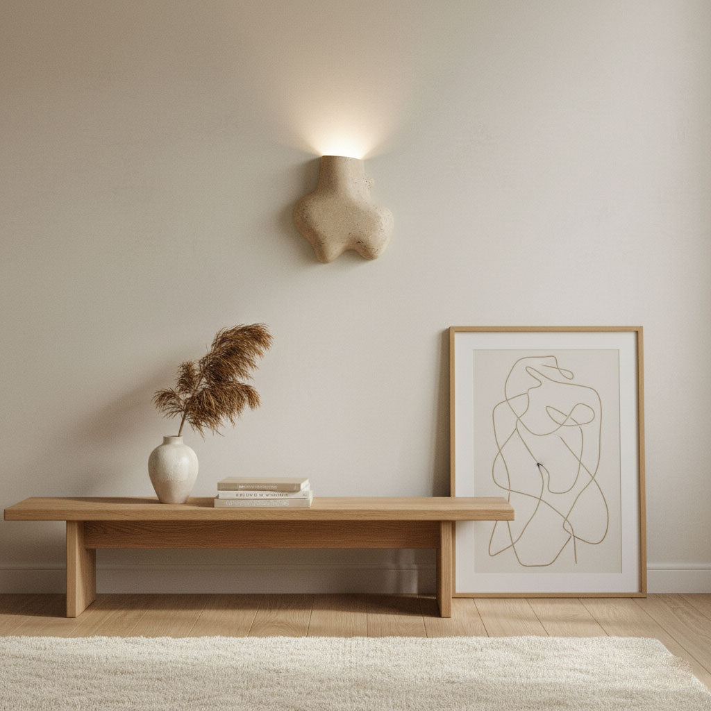 Whitlow wandlamp met abstracte travertinbehuizing