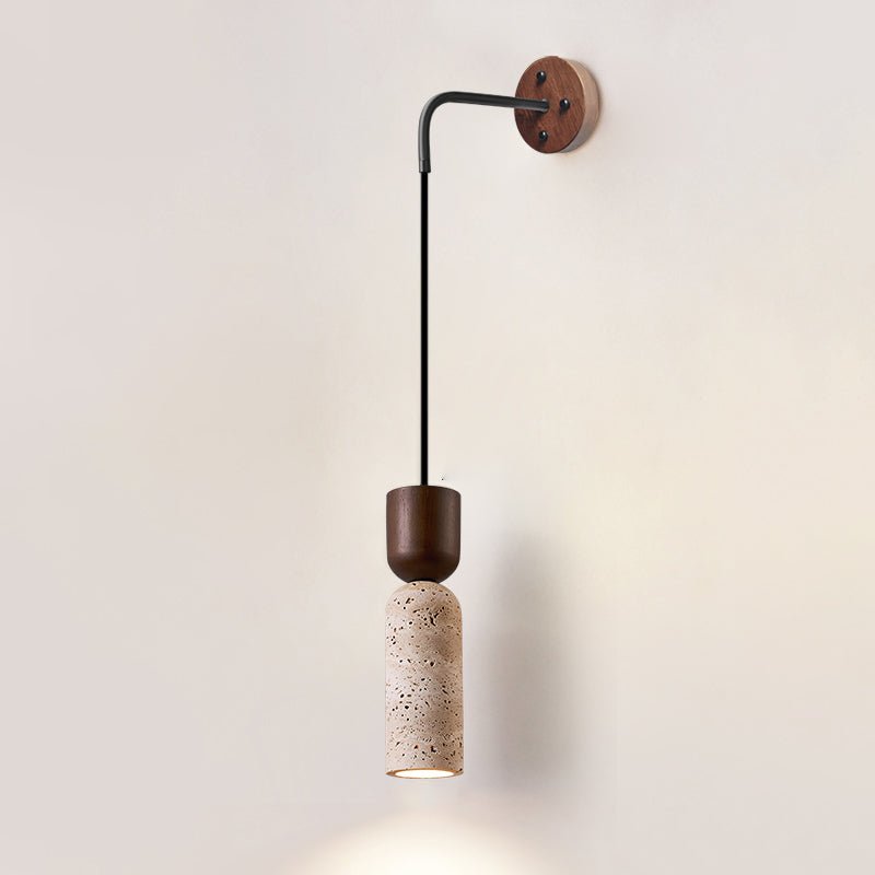 Lestemore wandlamp met walnootarmatuur en gele travertin kap