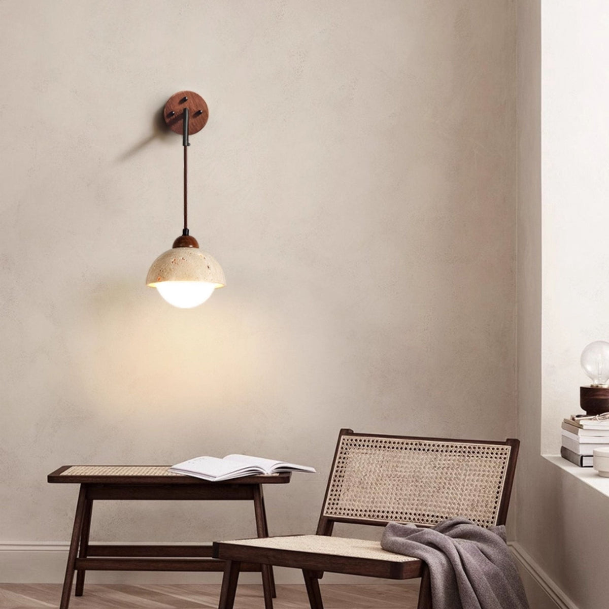 travertin wandlamp met zwenkarm
