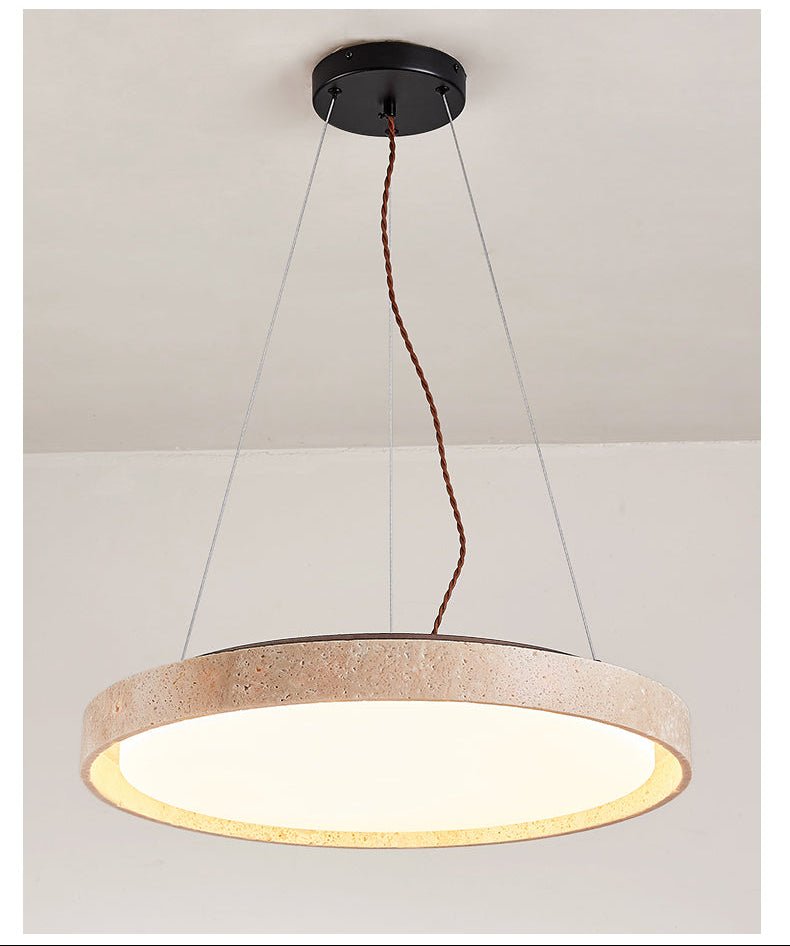 Seranena hanglamp met rond frame van geel travertin en donker walnoot