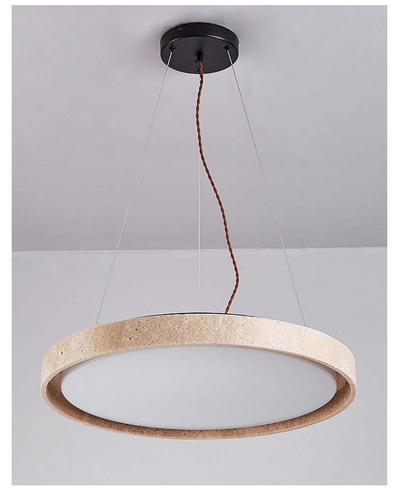 Seranena hanglamp met rond frame van geel travertin en donker walnoot
