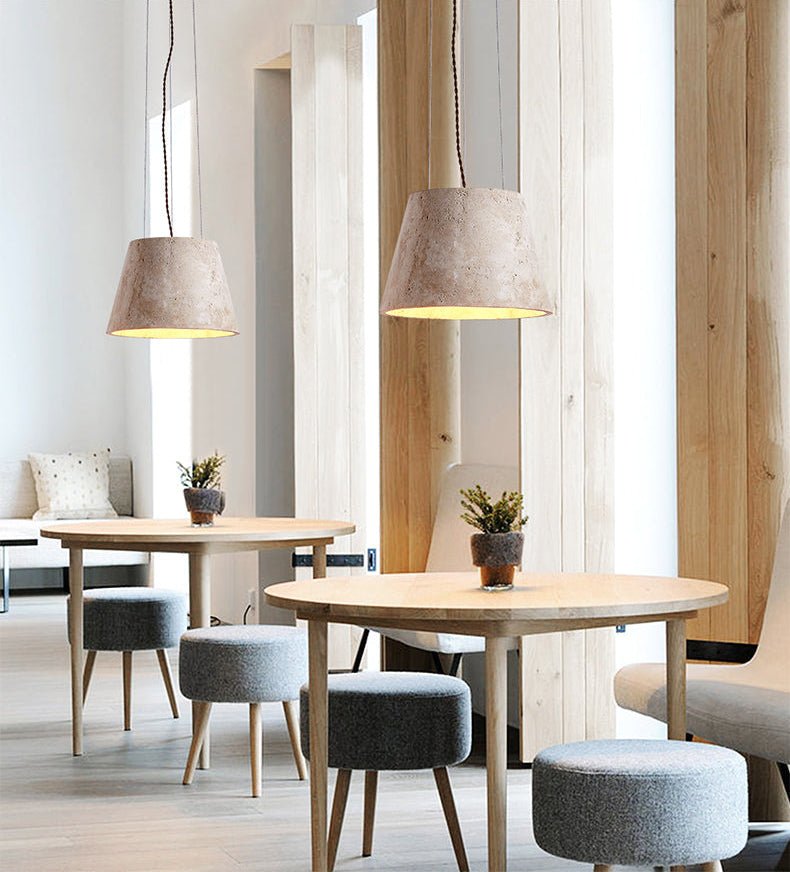 Briven hanglamp van geel travertin