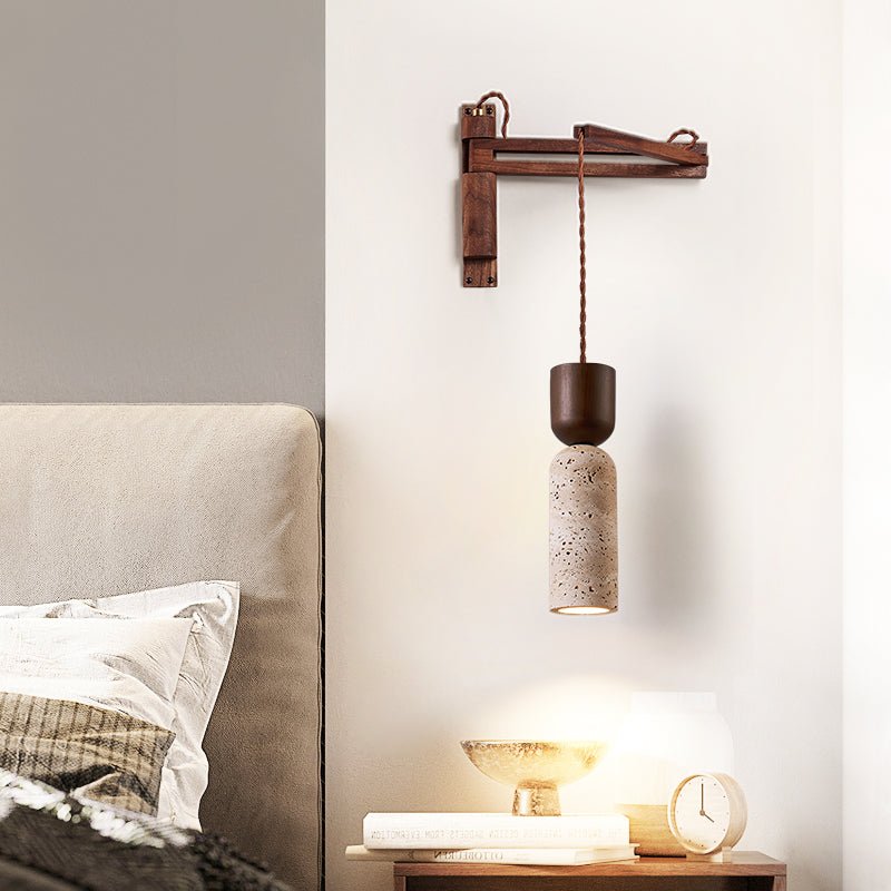 Lestemore wandlamp met walnootarmatuur en gele travertin kap