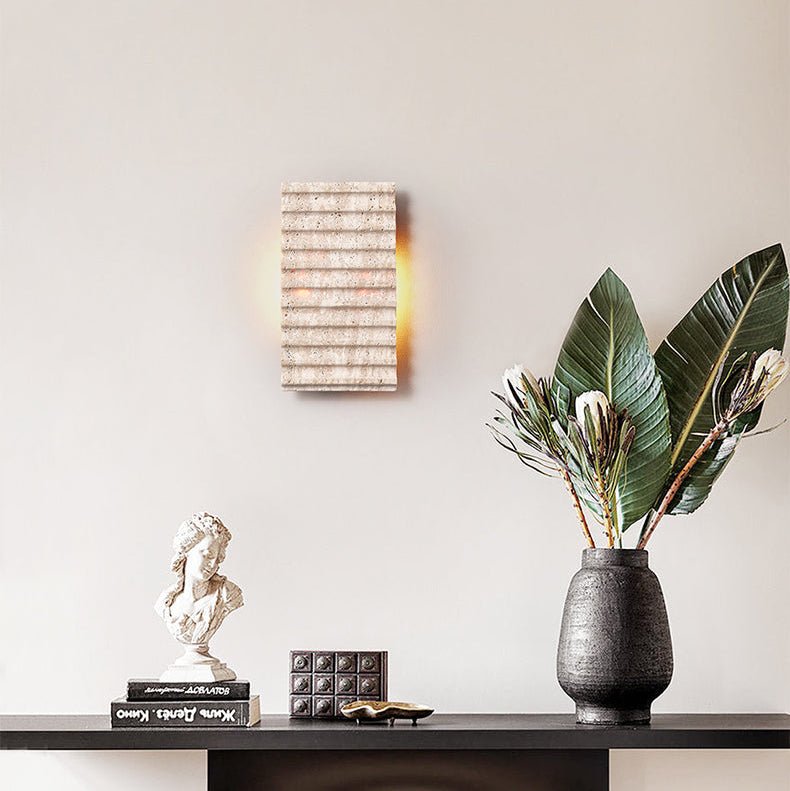 Noriora travertin Ribbed wandlamp