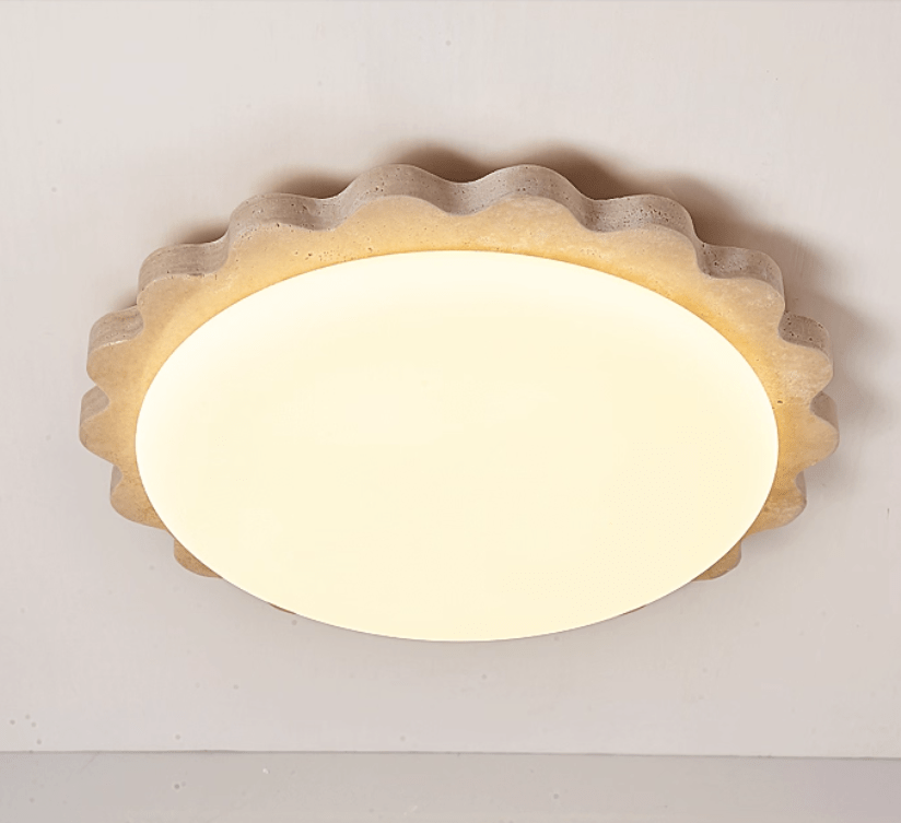Crestwood plafondlamp in geel travertin met gebogen rand