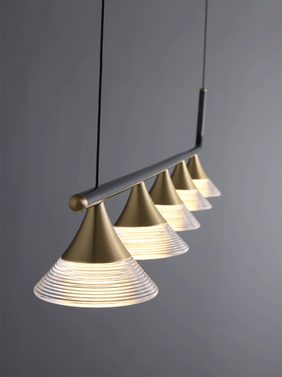Auranielle Mid-Century Moderne hanglamp van messing