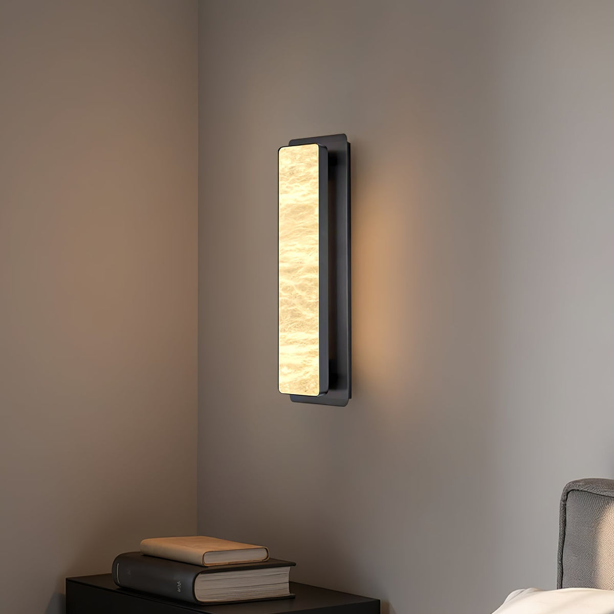Karix Linear albasten wandlamp met goudkleurige afwerking
