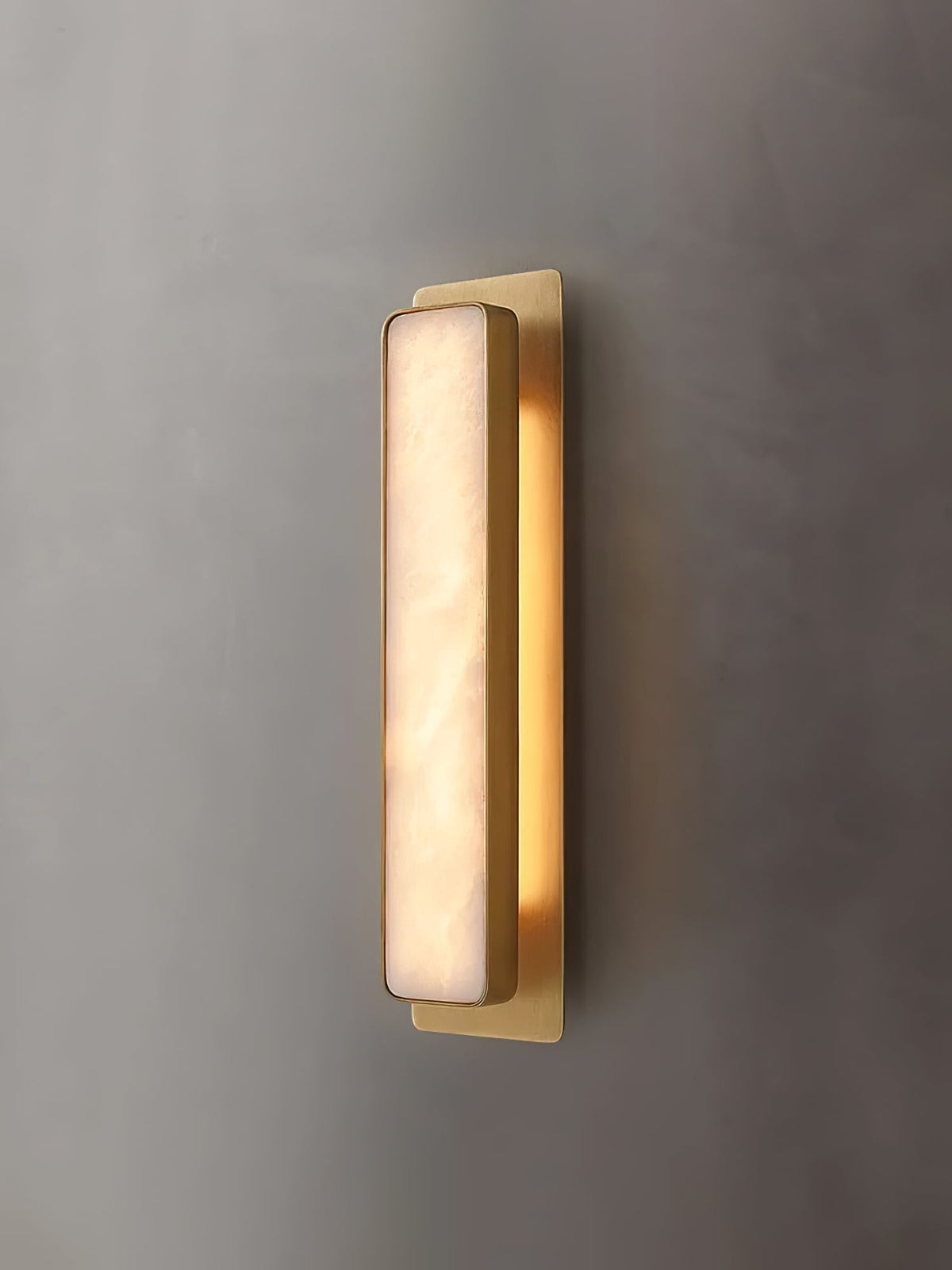 Karix Linear albasten wandlamp met goudkleurige afwerking