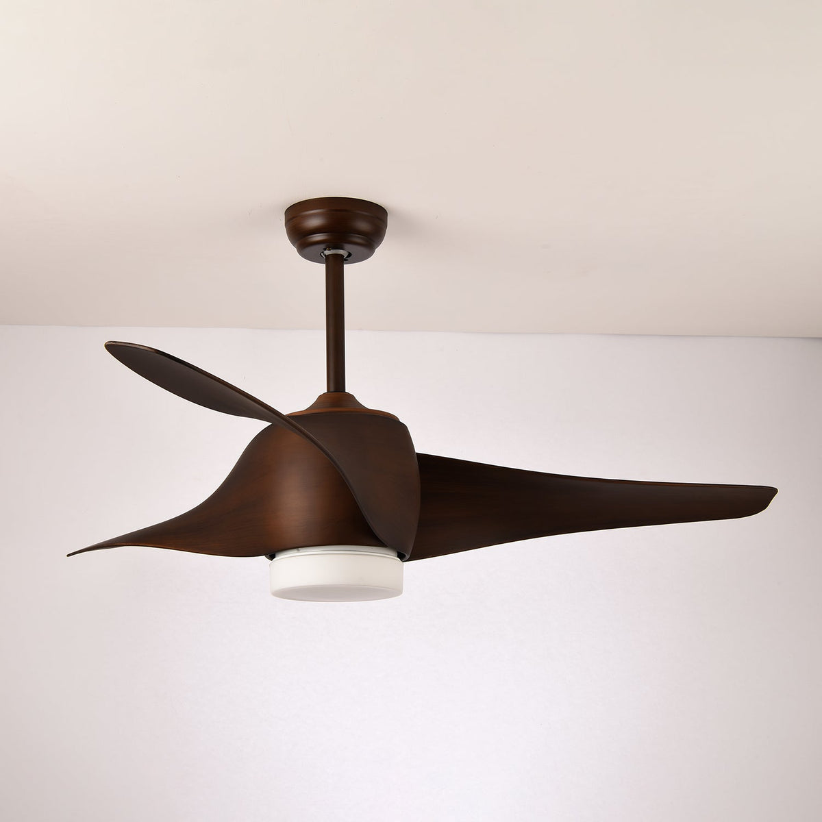 Umber plafondventilator met verlichting