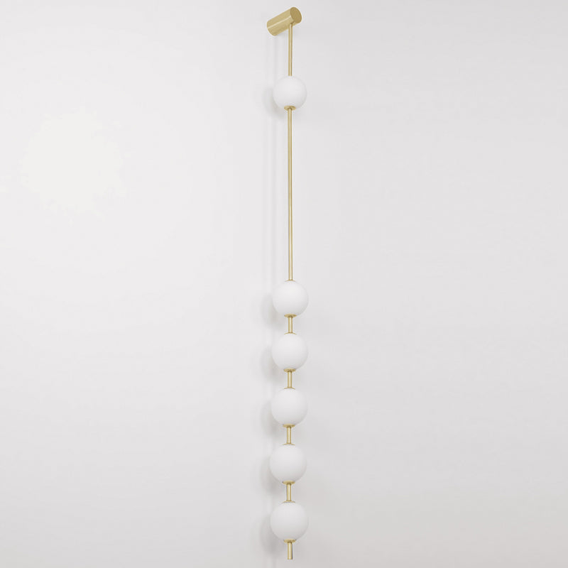 Soloiella wandlamp met verticale bollen van messing