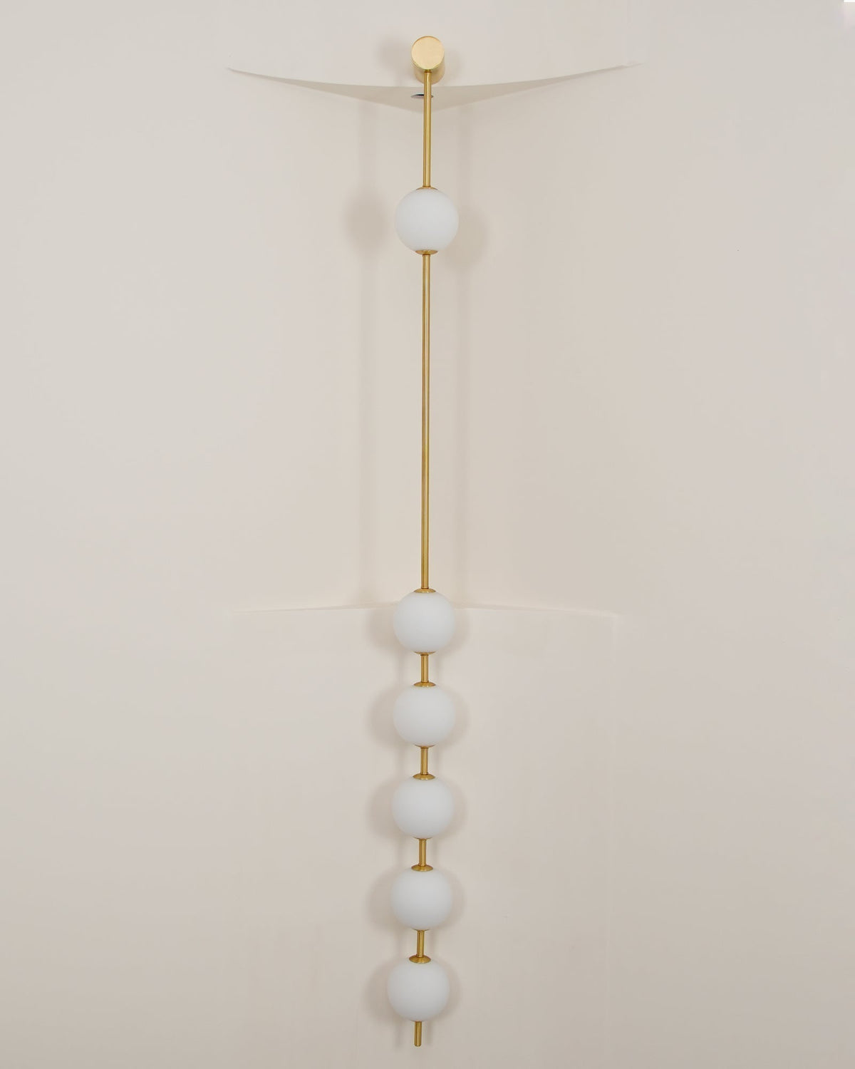 Soloiella wandlamp met verticale bollen van messing