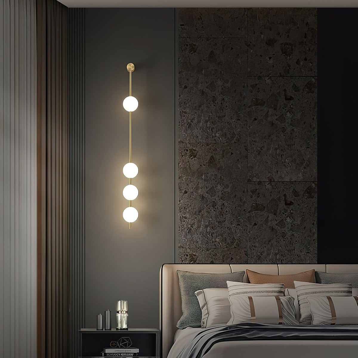 Soloiella wandlamp met verticale bollen van messing