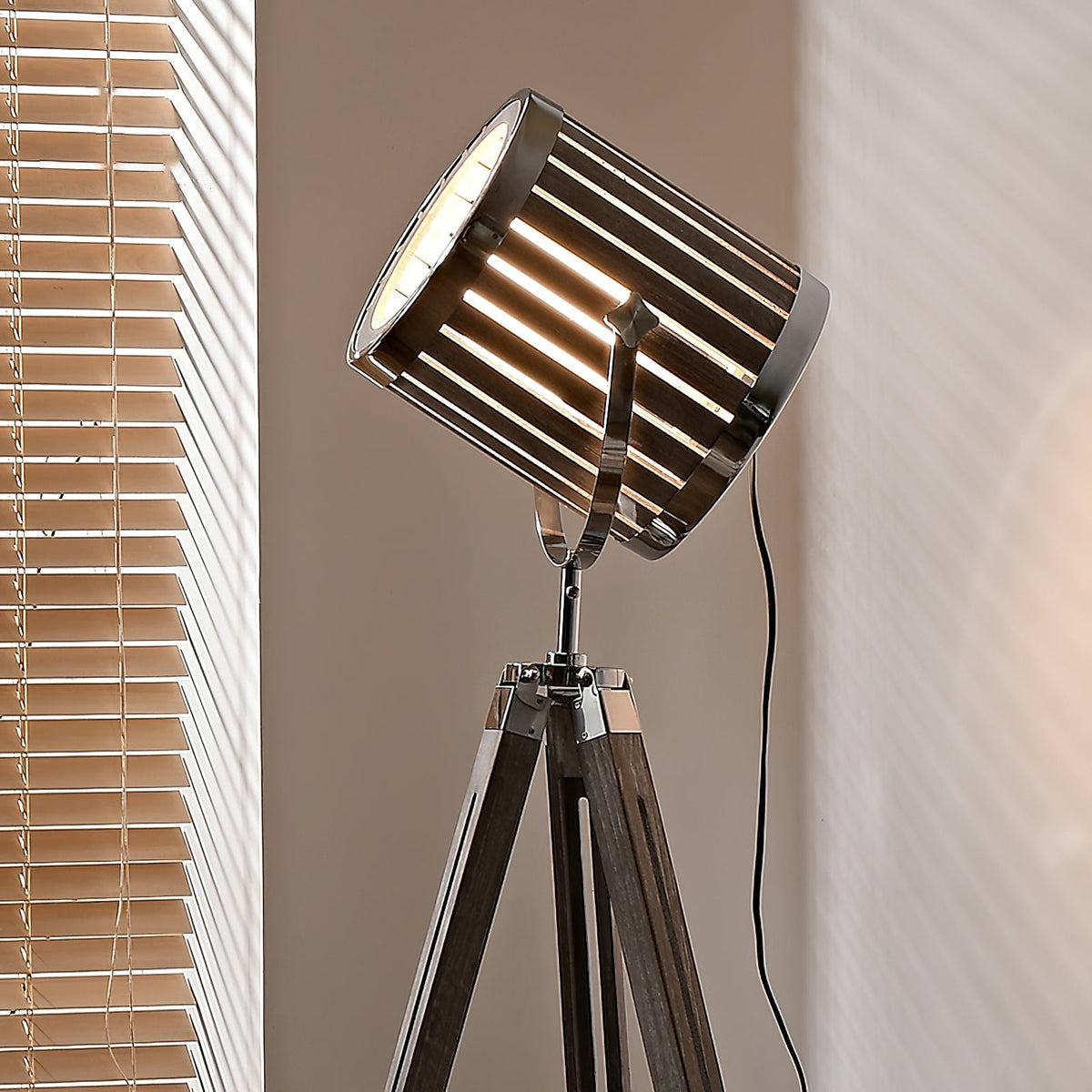 Lioroielle vloerlamp