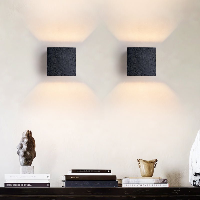 Valeise Kubus Zwart travertin wandlamp