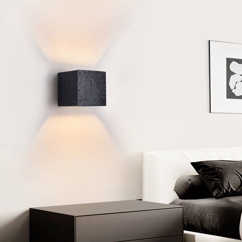 Valeise Kubus Zwart travertin wandlamp