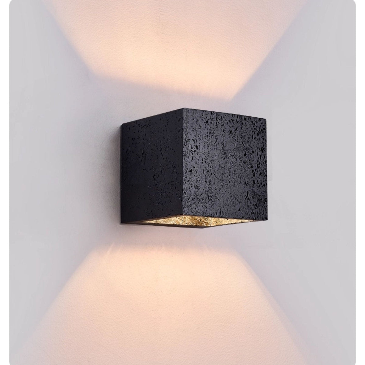 Valeise Kubus Zwart travertin wandlamp
