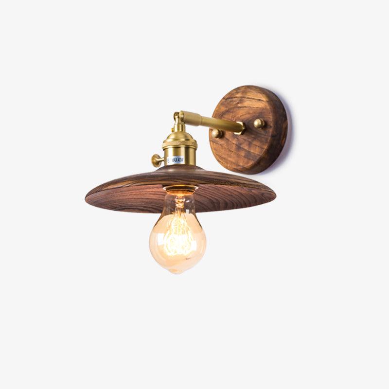 Auroelia wandlamp van messing met walnoothout