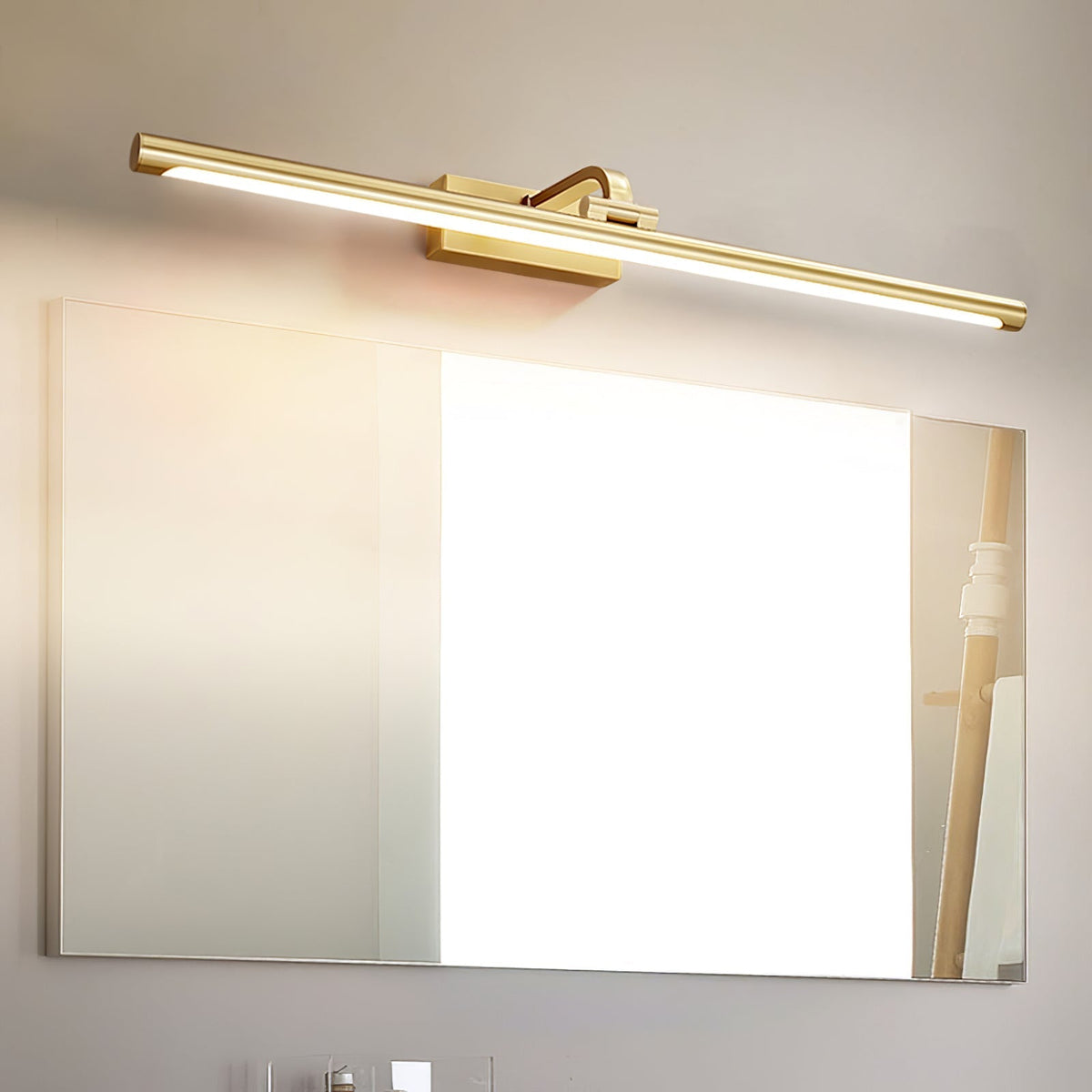 Tevelo wandlamp van messing in minimalistisch ontwerp