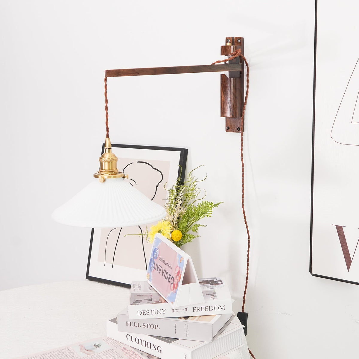 Evin Noordse kunst Swing Arm wandlamp van walnoothout en keramiek