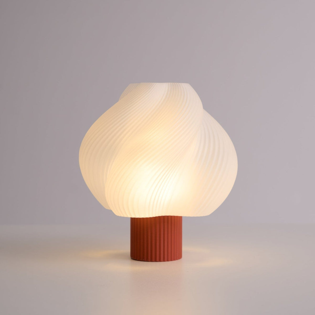Buffy moderne tafellamp van kunststof