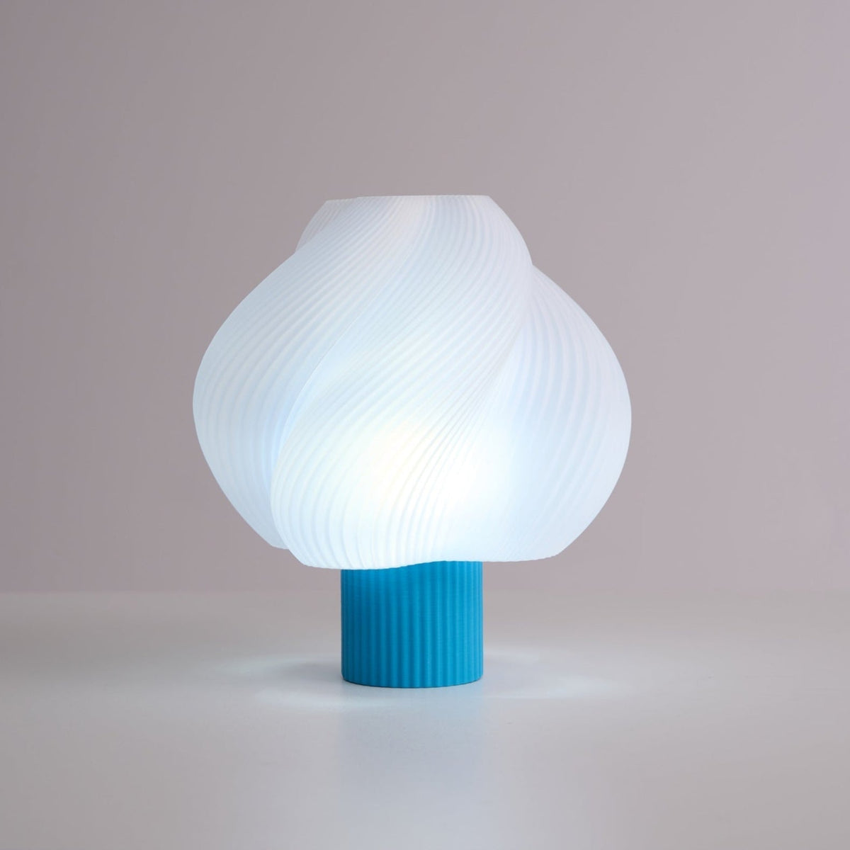 Buffy moderne tafellamp van kunststof
