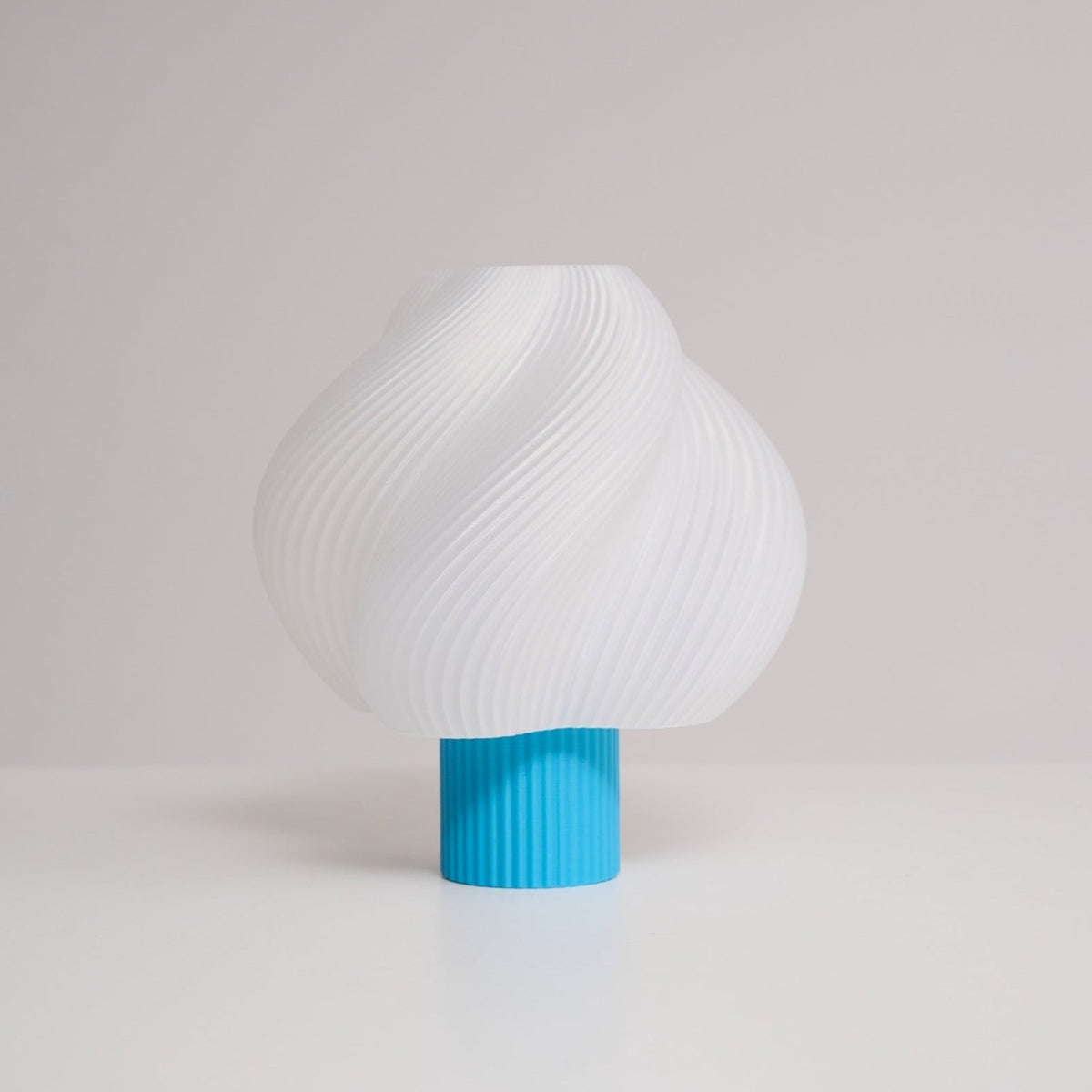 Buffy moderne tafellamp van kunststof