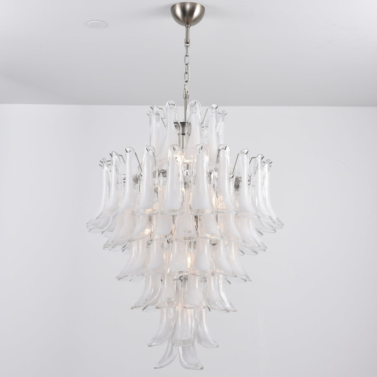 Eirivine kroonluchter wit Cloud glas Petals met bloemblaadjes