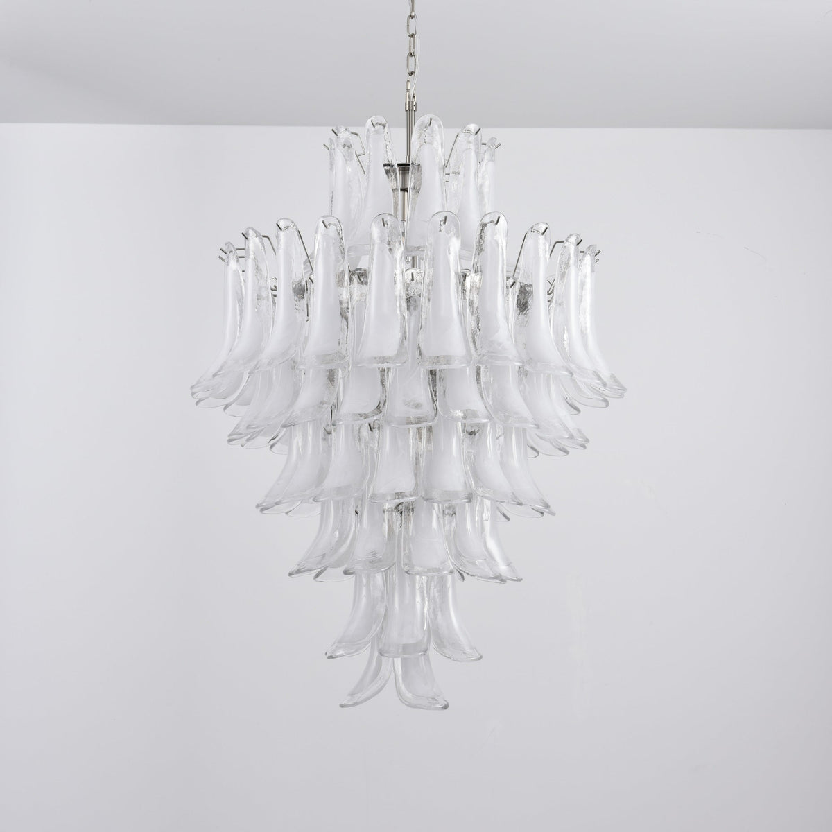 Eirivine kroonluchter wit Cloud glas Petals met bloemblaadjes