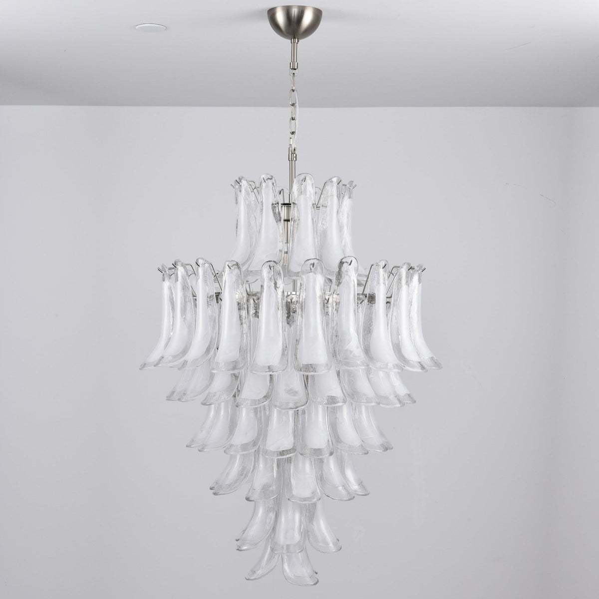 Eirivine kroonluchter wit Cloud glas Petals met bloemblaadjes
