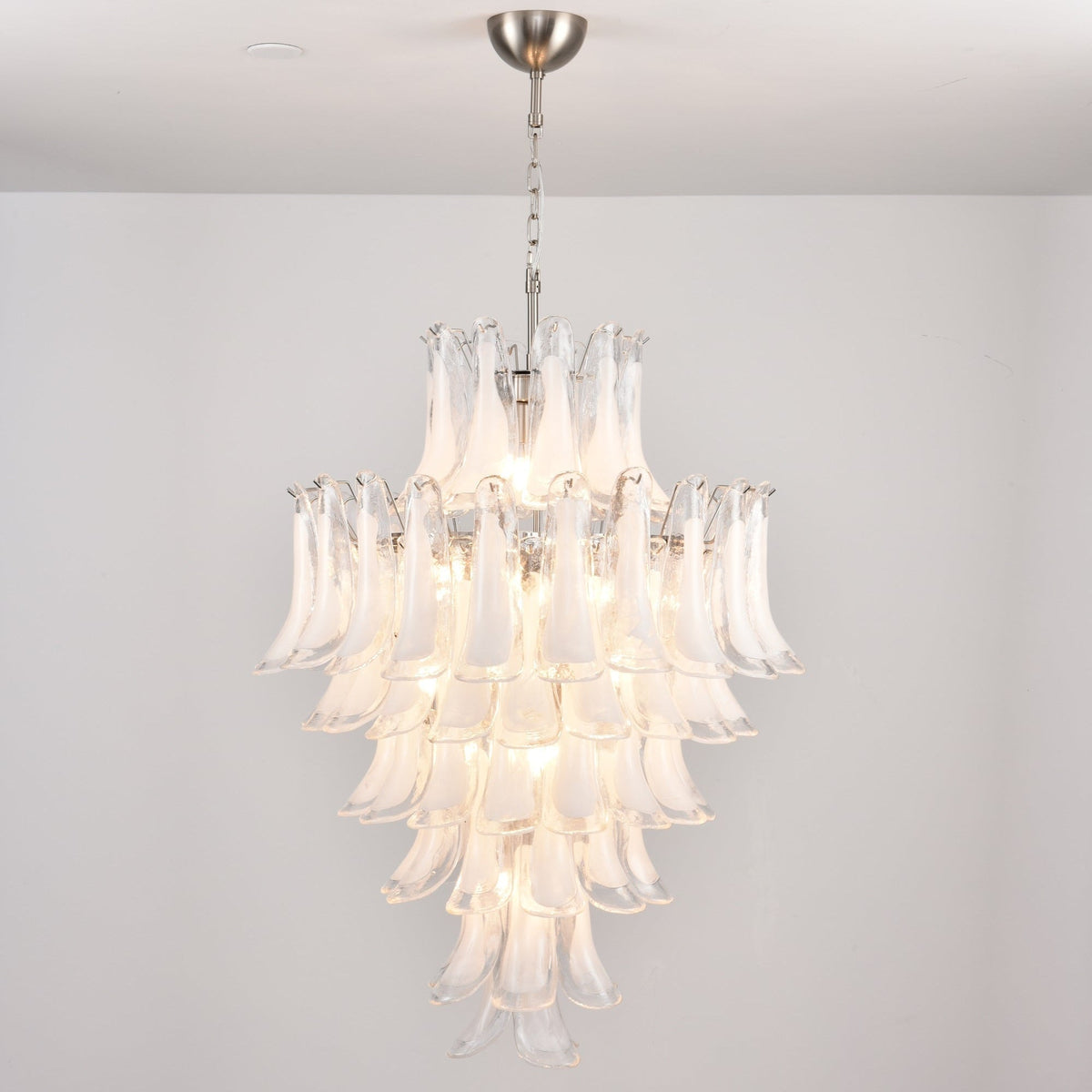 Eirivine kroonluchter wit Cloud glas Petals met bloemblaadjes