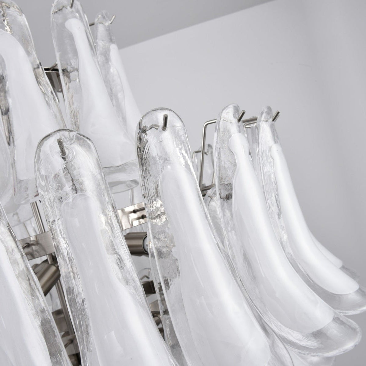 Eirivine kroonluchter wit Cloud glas Petals met bloemblaadjes