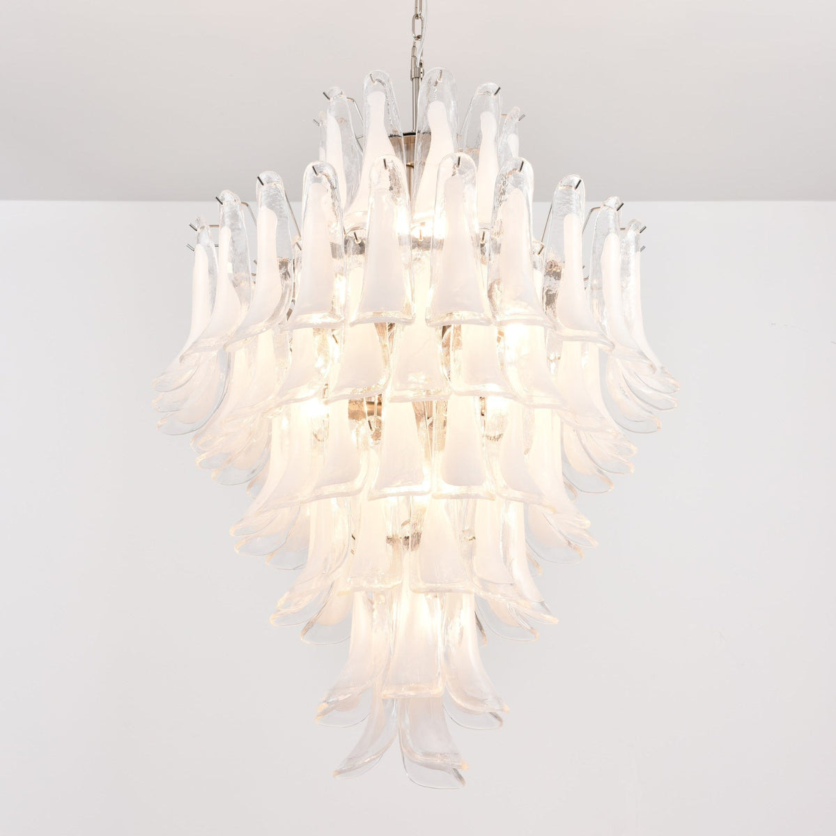 Eirivine kroonluchter wit Cloud glas Petals met bloemblaadjes