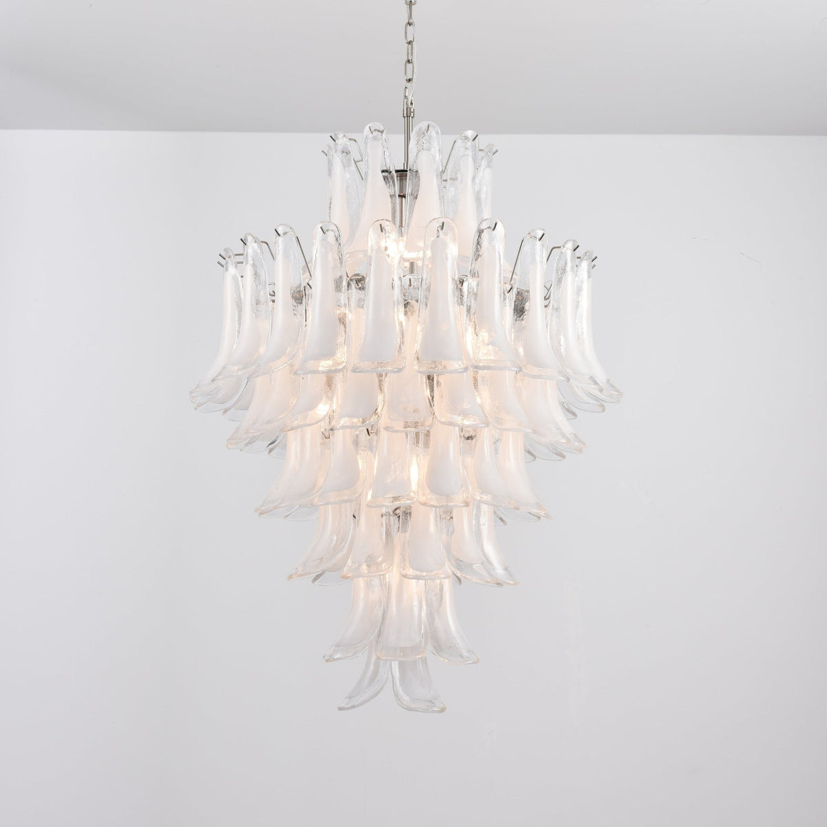 Eirivine kroonluchter wit Cloud glas Petals met bloemblaadjes