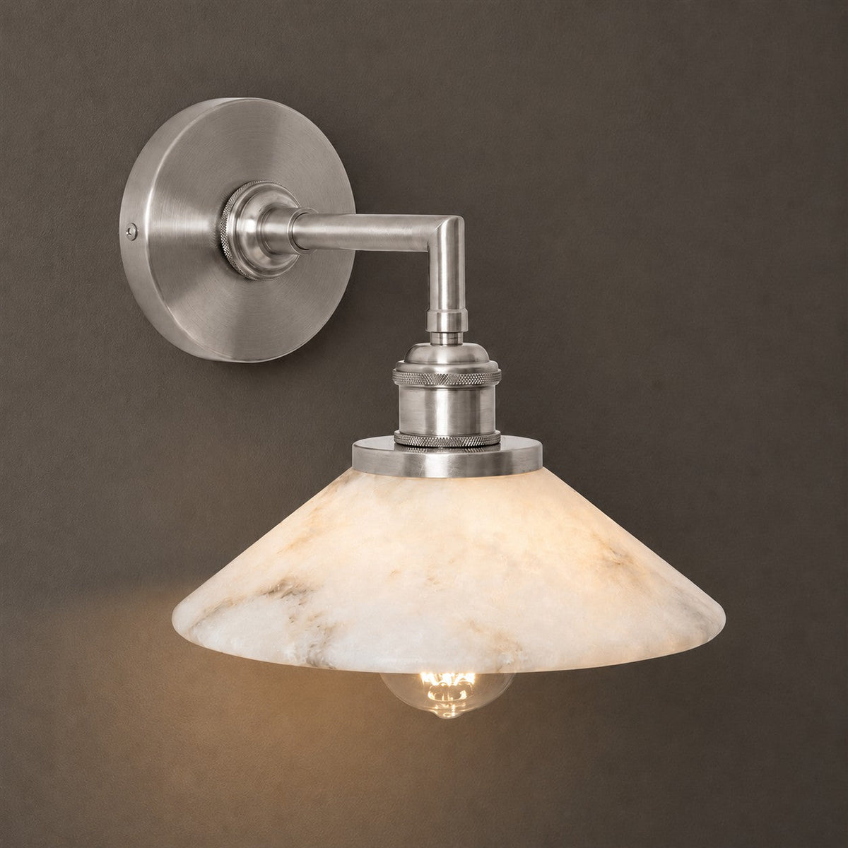 Nivenina wandlamp met albasten kap in