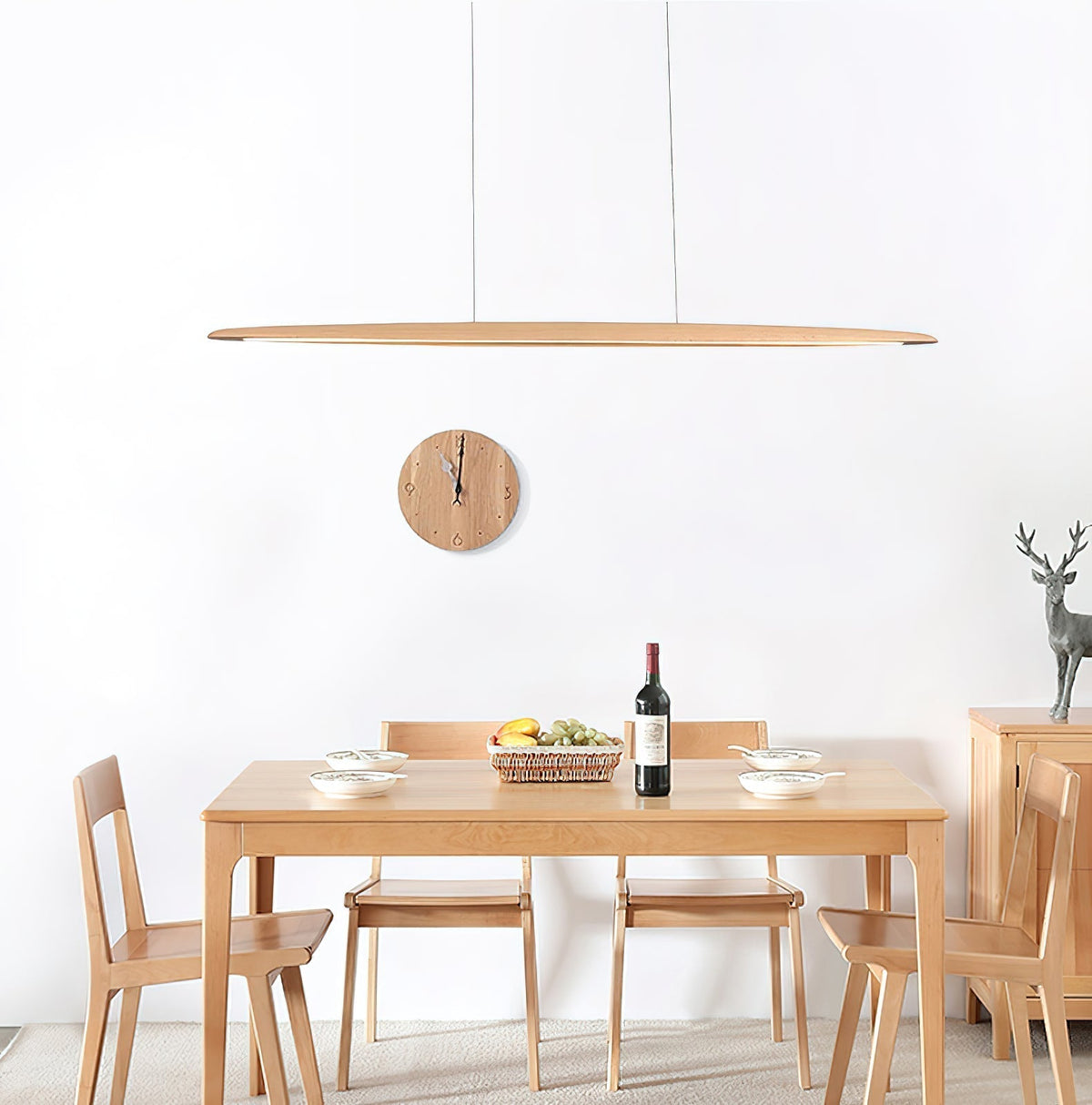 Zing lineaire hanglamp in walnootkleur met warm licht