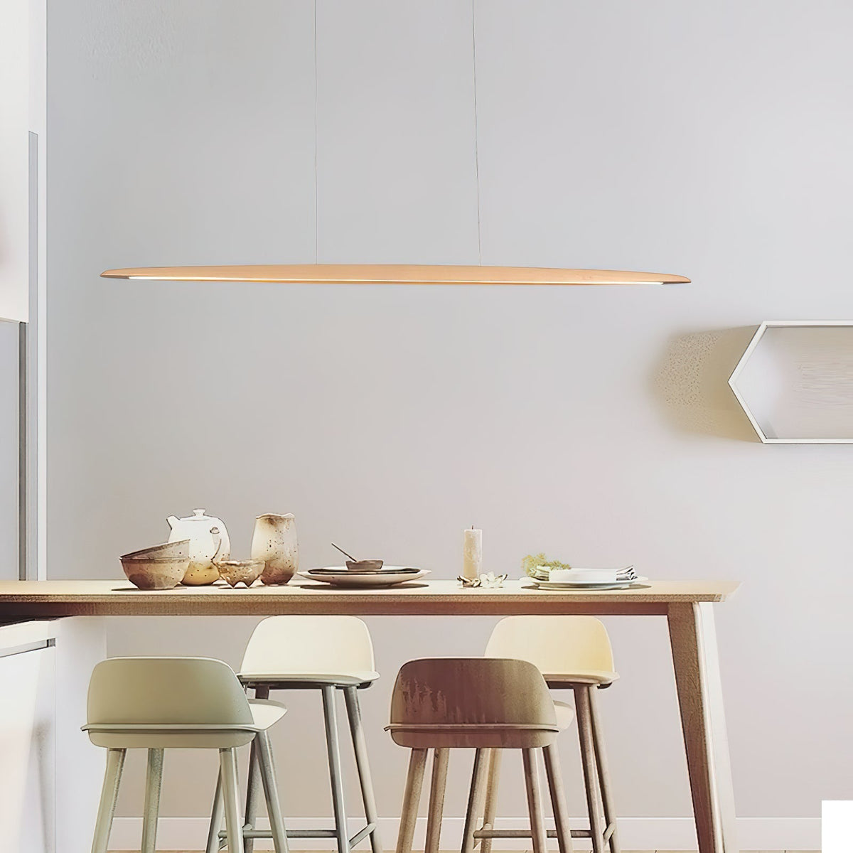 Zing lineaire hanglamp in walnootkleur met warm licht